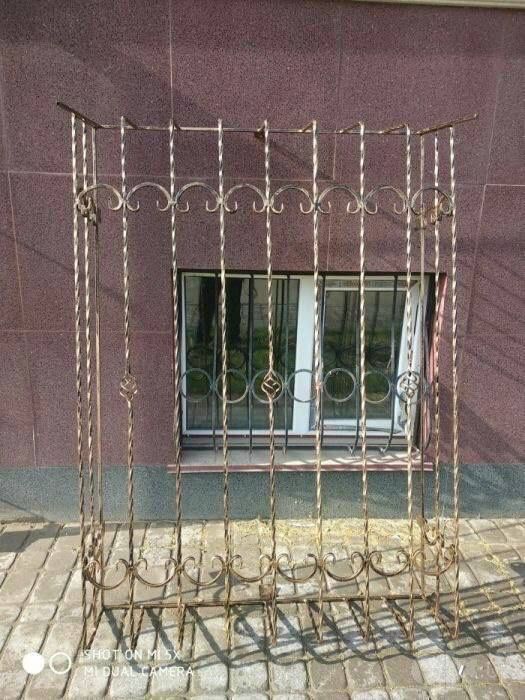 Кованые решётки на окна и балкон под ключ