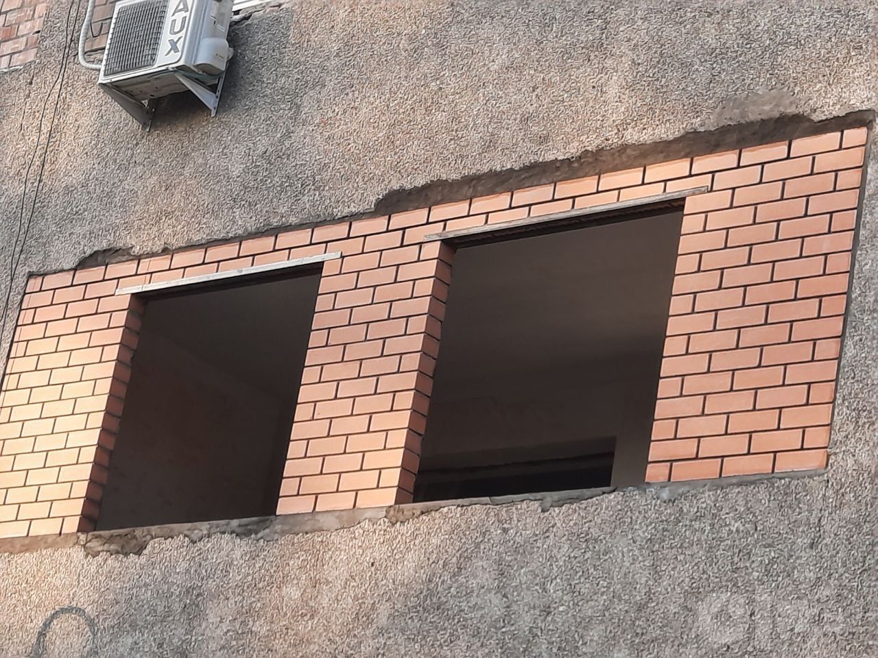 Кладка кирпичных балконов с демонтажом и утеплением