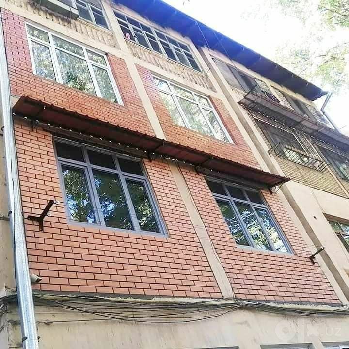 Кладка балкона с установкой рамы, решётки и козырька