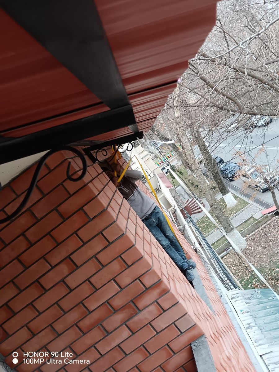 Кладка балкона кирпичом, демонтаж старых рам, вывоз мусора