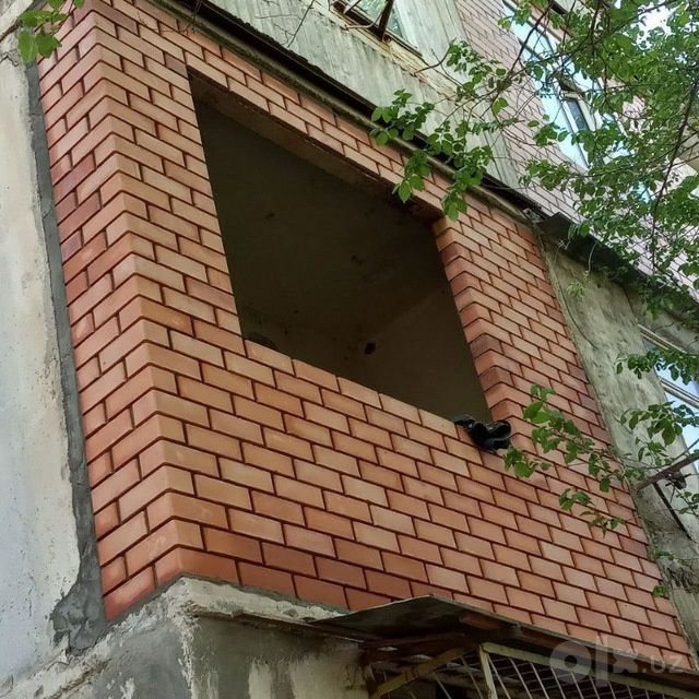 Кладка балкона кирпичом, демонтаж старых рам, вывоз мусора