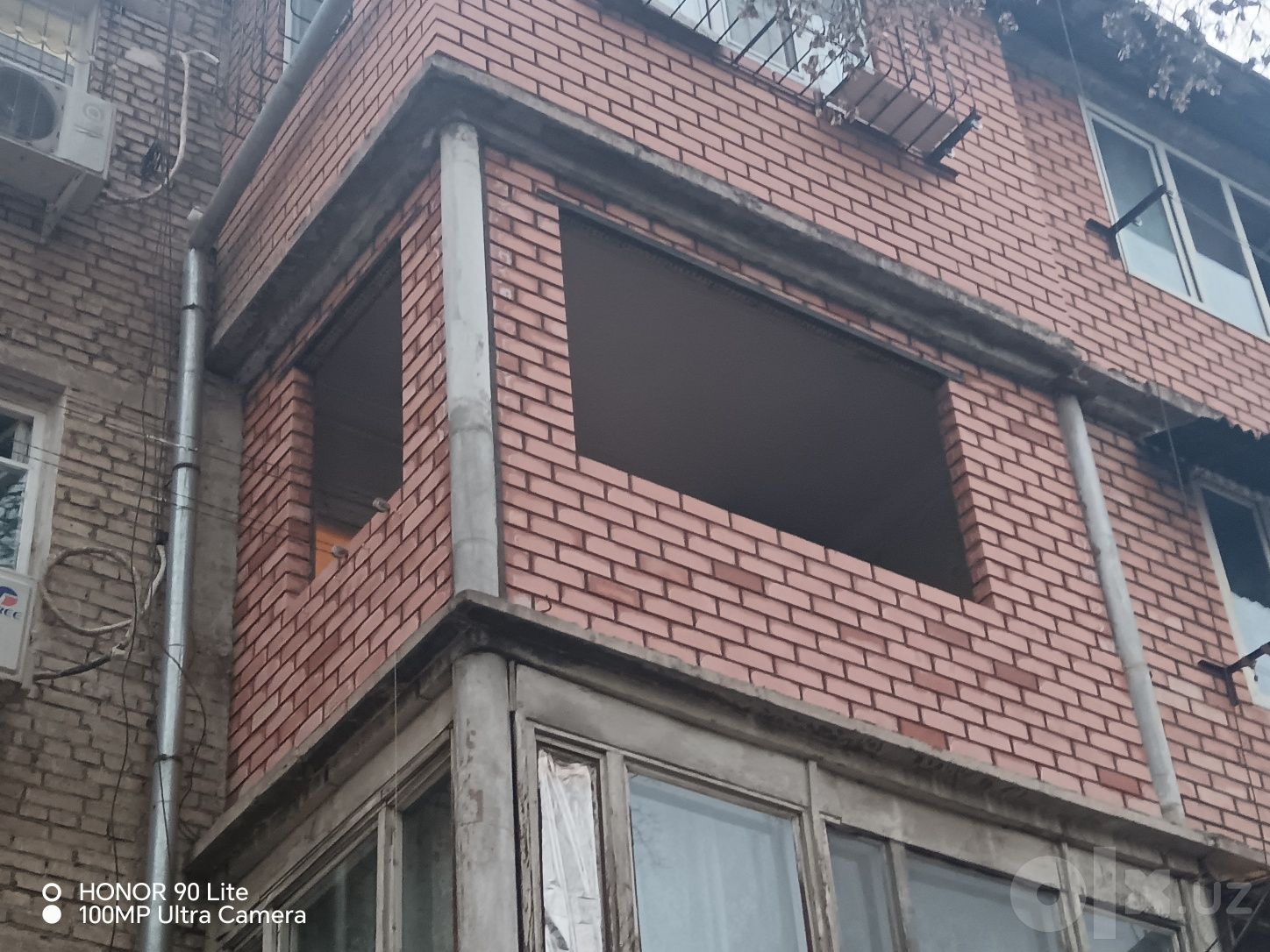 Кладка балкона кирпичом, демонтаж старых рам, вывоз мусора