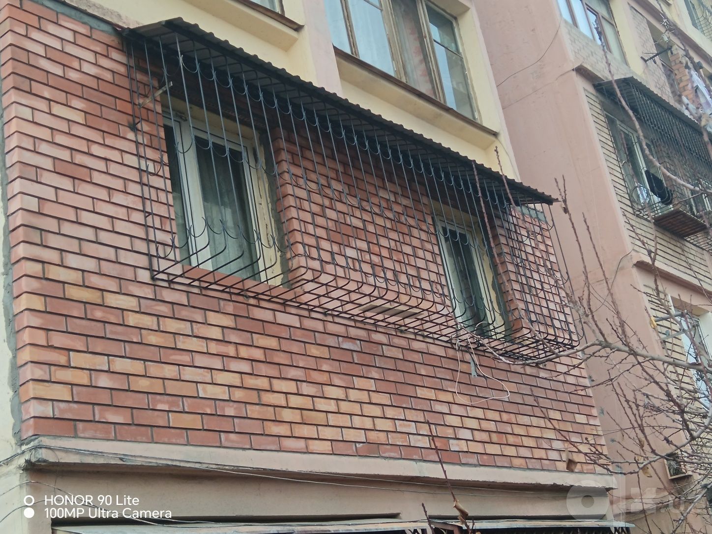 Кладка балкона кирпичом, демонтаж старых рам, вывоз мусора