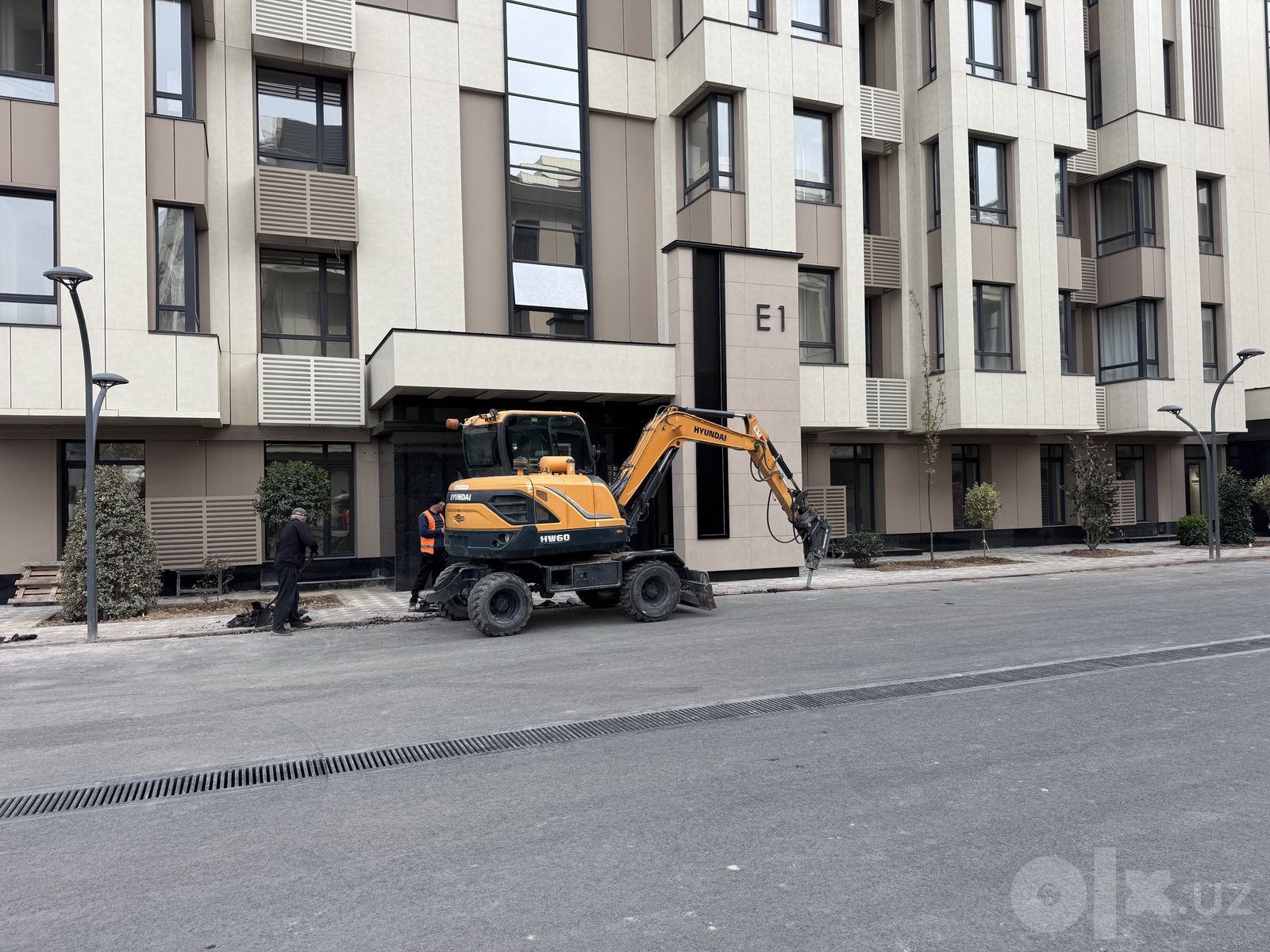 Мини-экскаватор в аренду: от 4 часов, с водителем