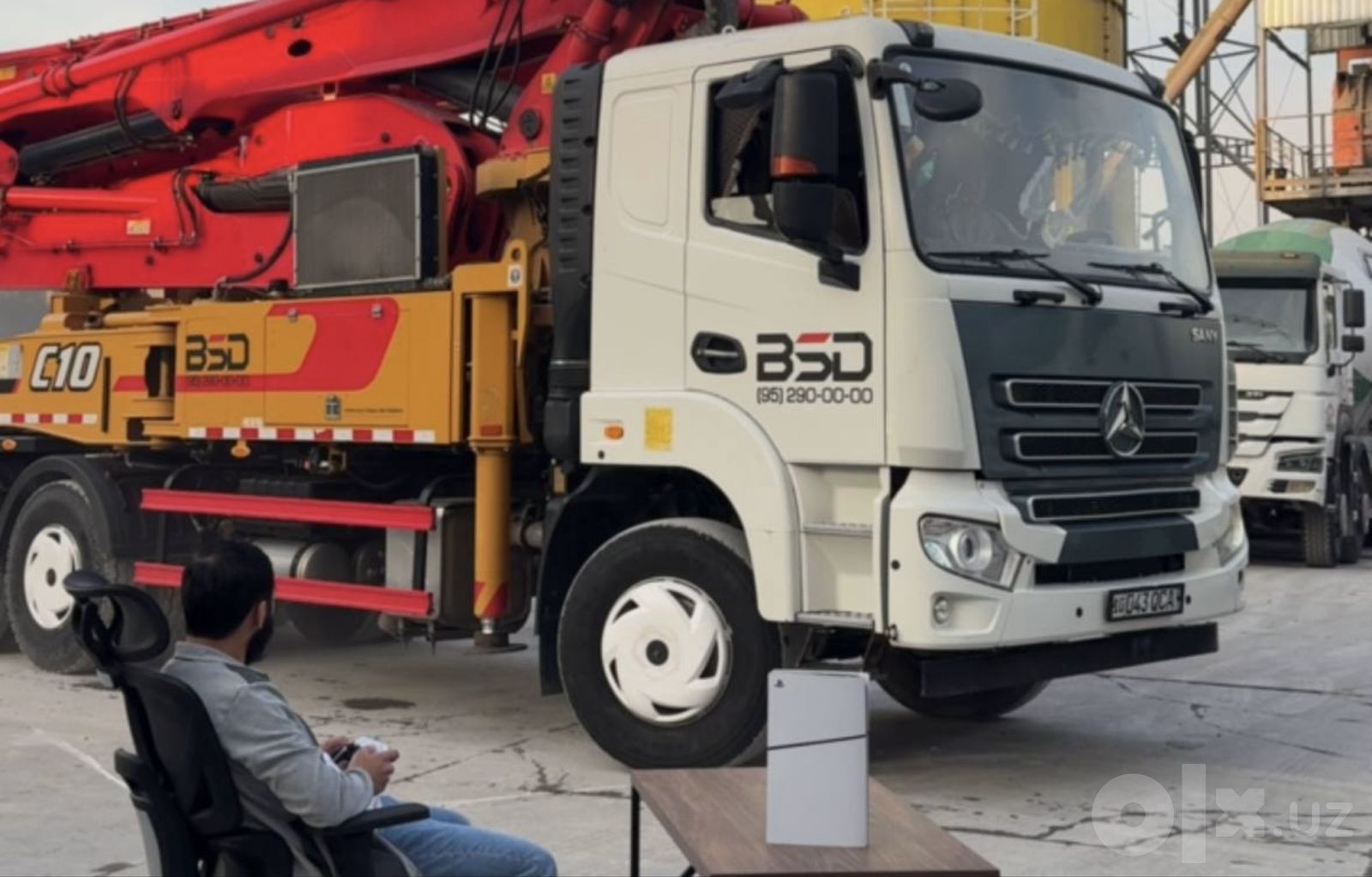 Аренда автобетононасоса с вылетом стрелы до 63 м