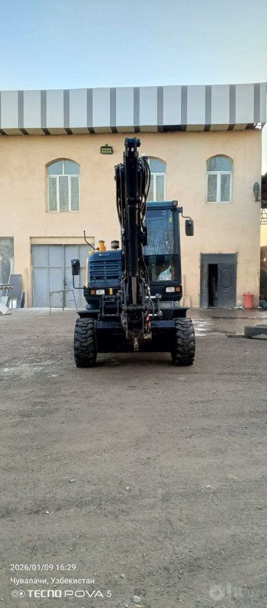 Экскаватор в аренду: модели мини-60 и 145