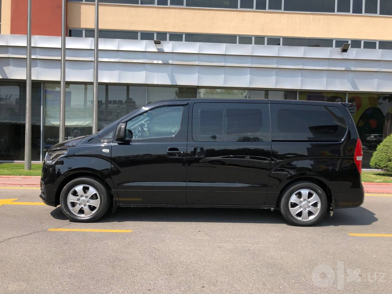 Перевозки на минивэне Hyundai Starex, трансфер и экскурсии