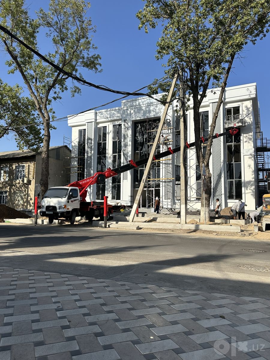 Компактная автовышка для тесных дворов, 28-45 метров