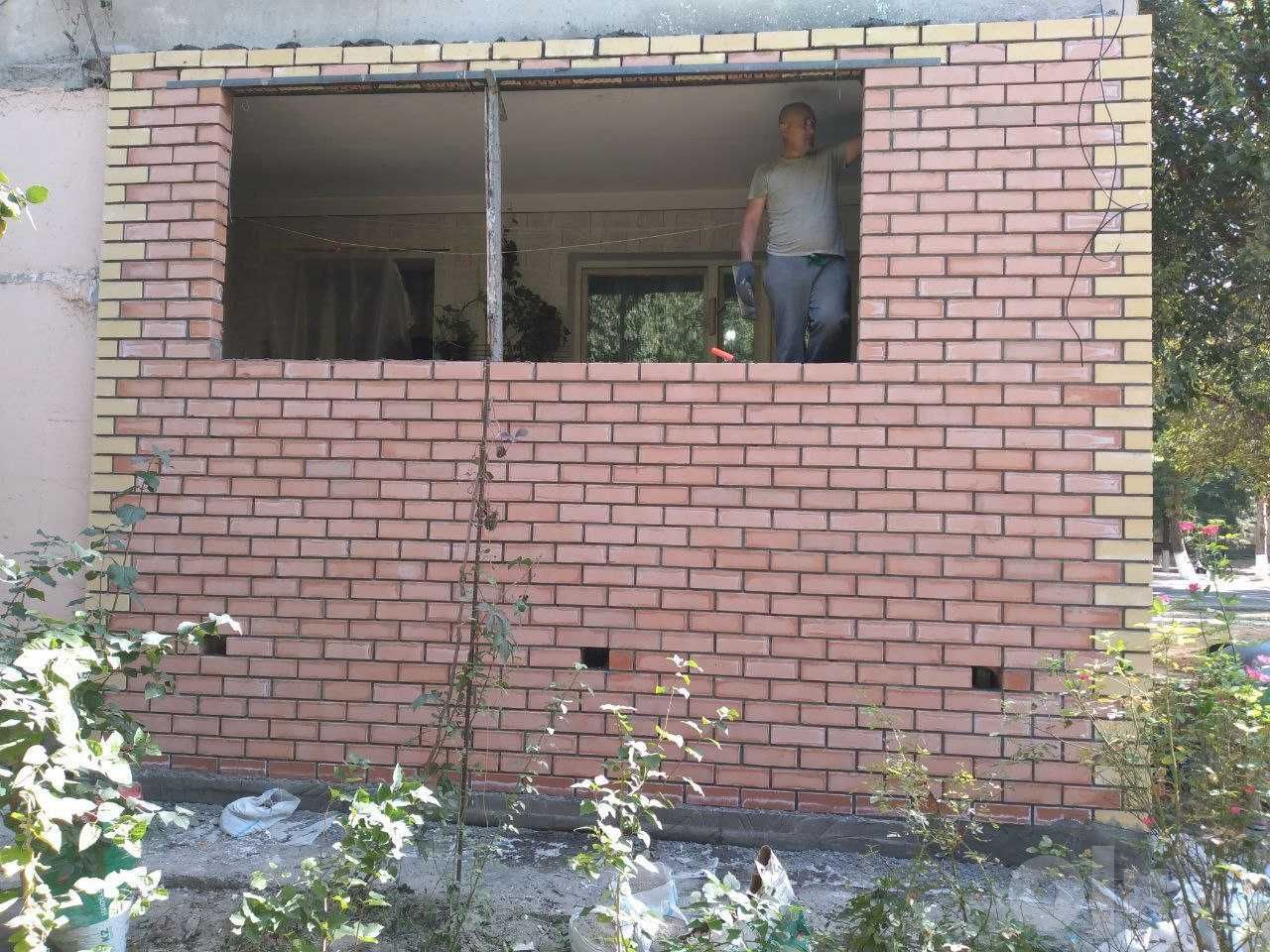 Кладка облицовочного кирпича на балконах