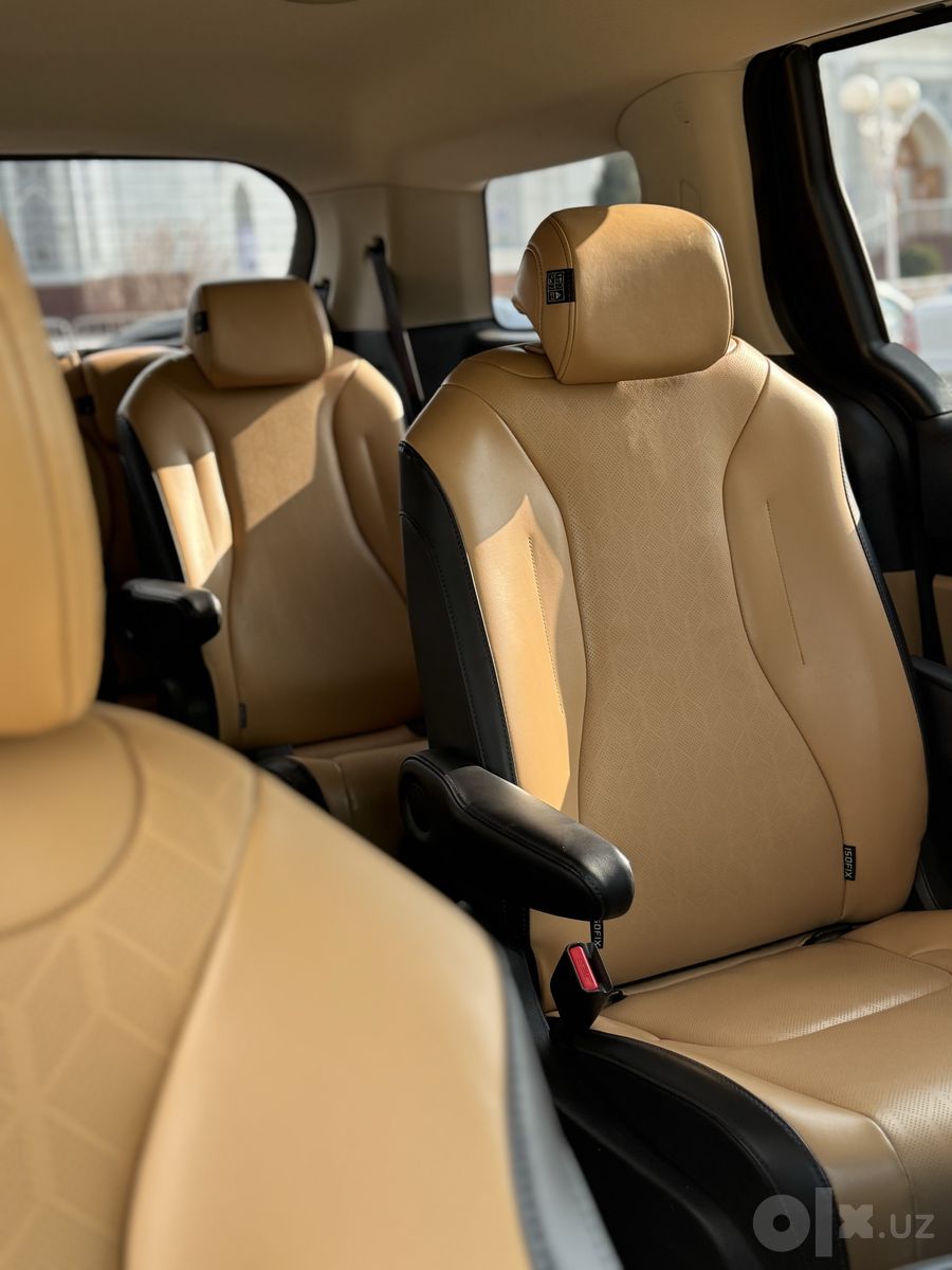 Трансфер на минивэне Kia Carnival с водителем