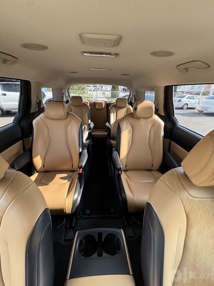 Трансфер на минивэне Kia Carnival с водителем