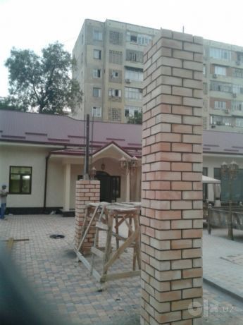 Демонтаж и кирпичная кладка балкона со штукатуркой