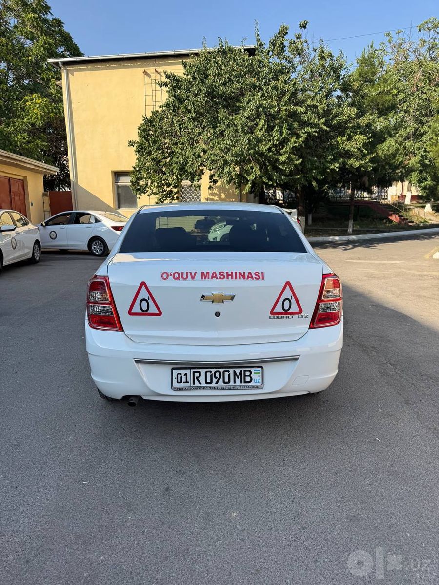 Автоинструктор Жамшид: занятия на автодроме и по городу