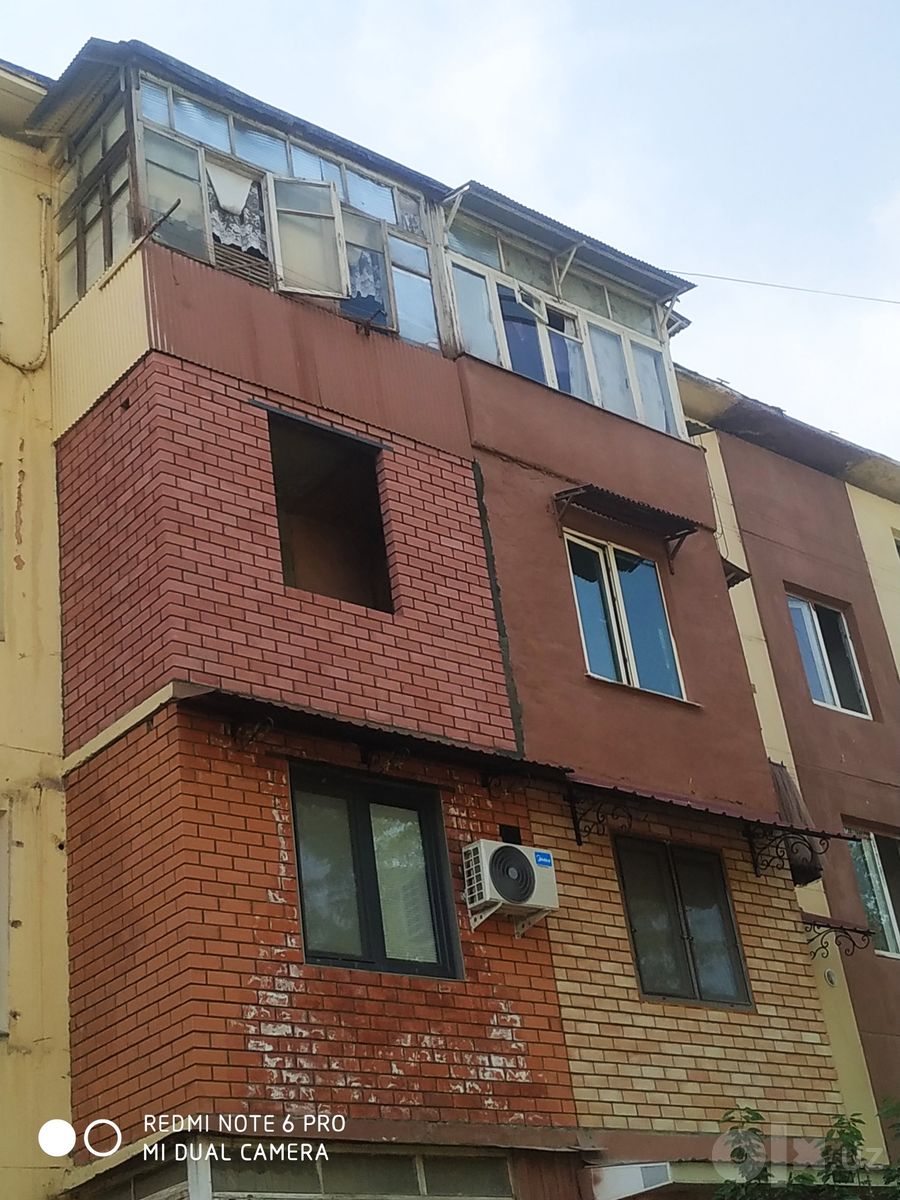 Кирпичная кладка на балконе, стены, перегородки